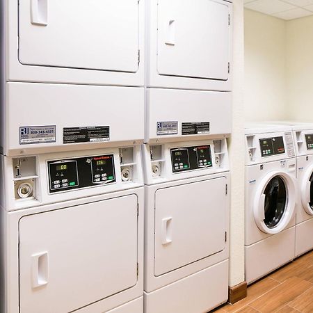 Towneplace Suites By Marriott Kansas City Airport Экстерьер фото