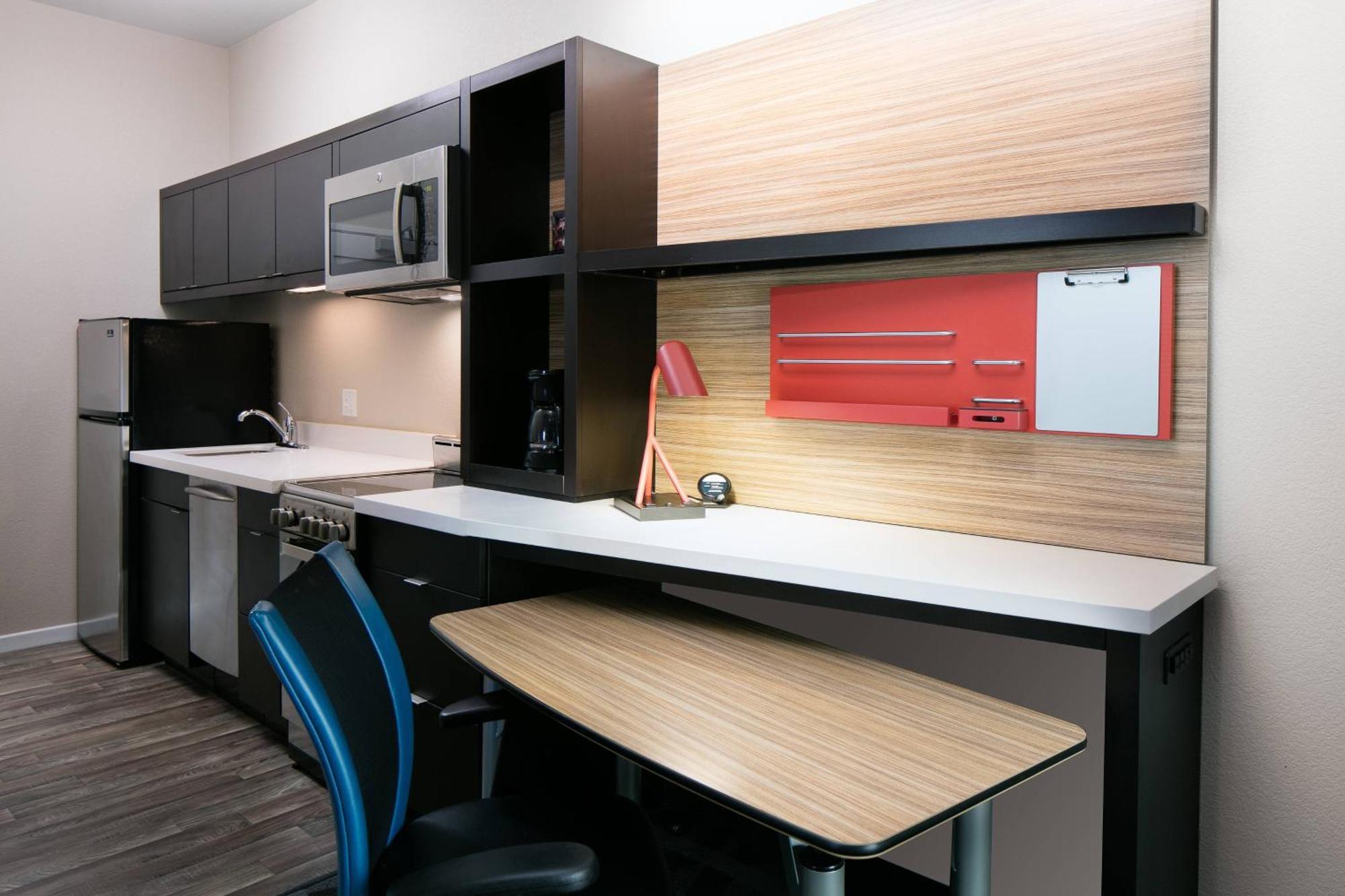 Towneplace Suites By Marriott Kansas City Airport Экстерьер фото