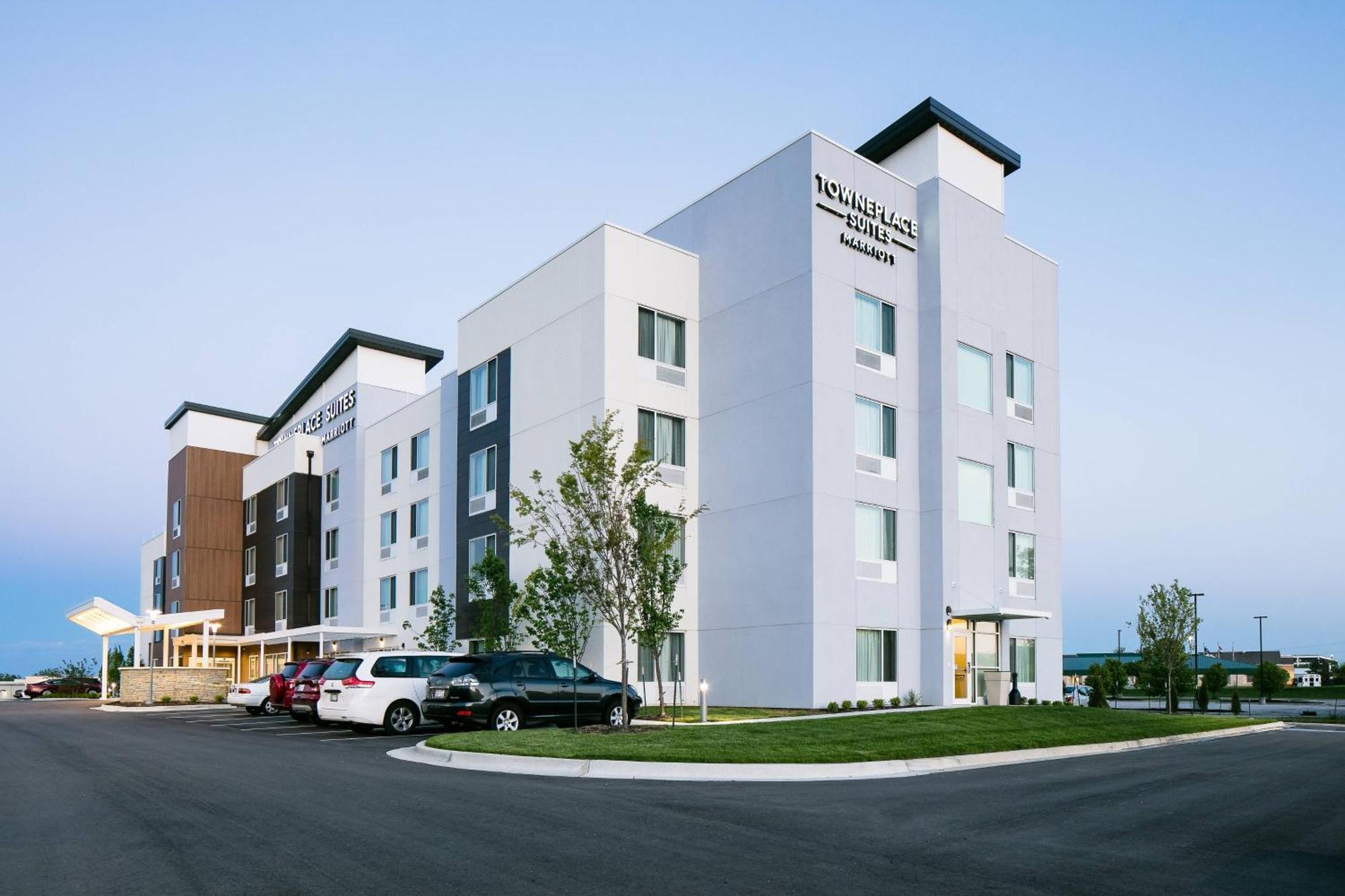 Towneplace Suites By Marriott Kansas City Airport Экстерьер фото